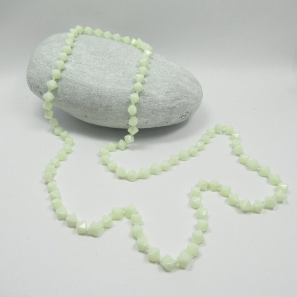 Uranium Glass bicone bead necklace - Picture 4 of 9